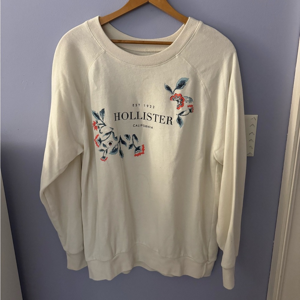 🦋Hollister crewneck🦋